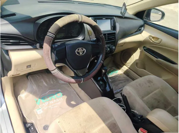 Car image 12