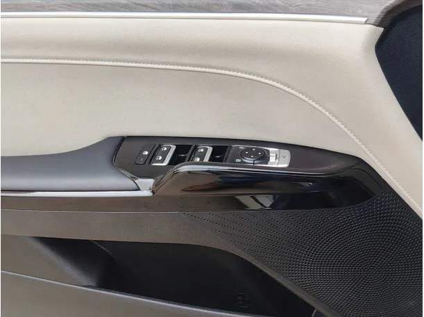 Car image 28