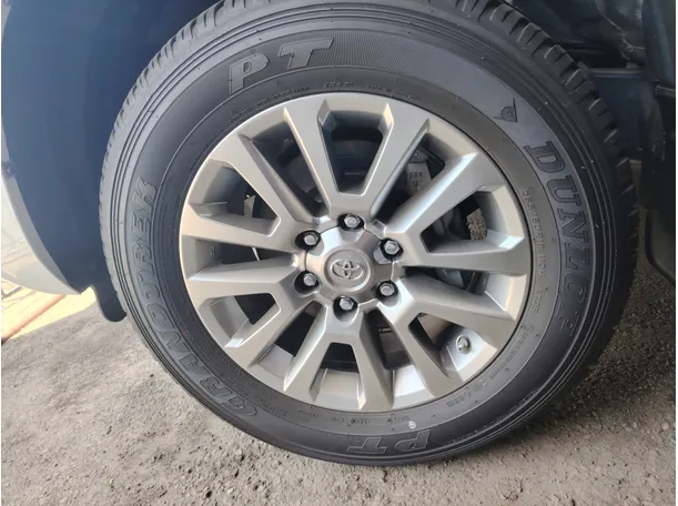 Car image 10