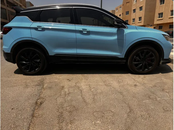 Car image 4