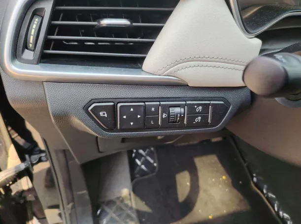 Car image 35