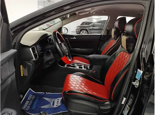 Car image 12