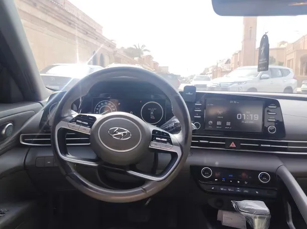 Car image 19