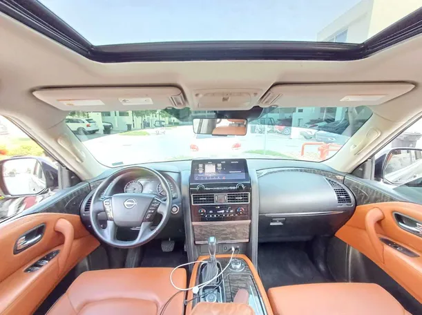 Car image 19