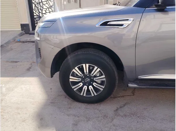 Car image 9