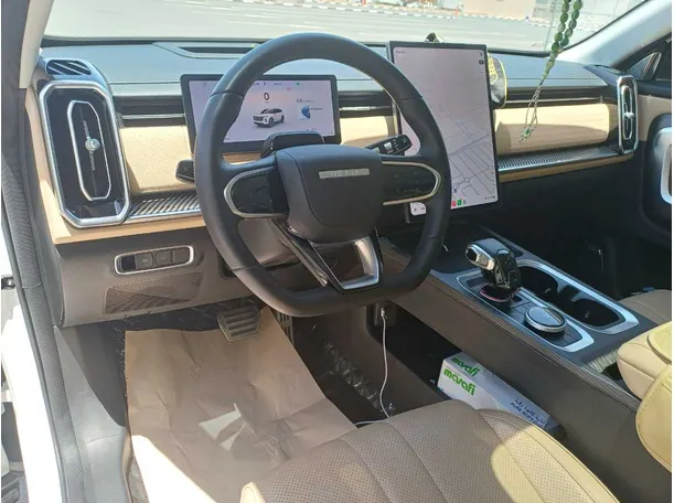 Car image 11