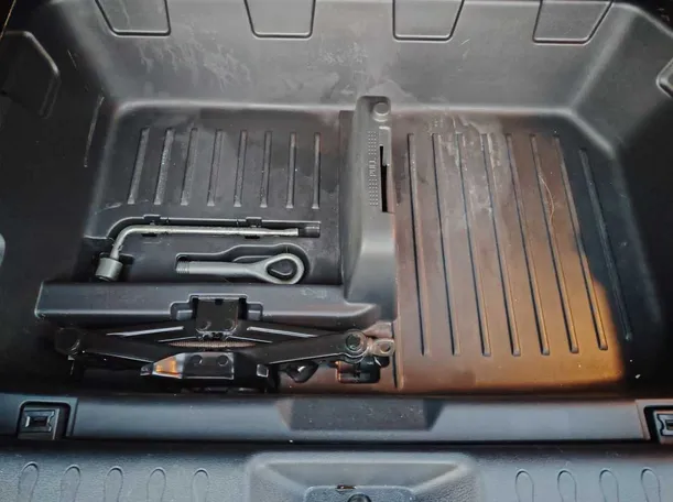Car image 23
