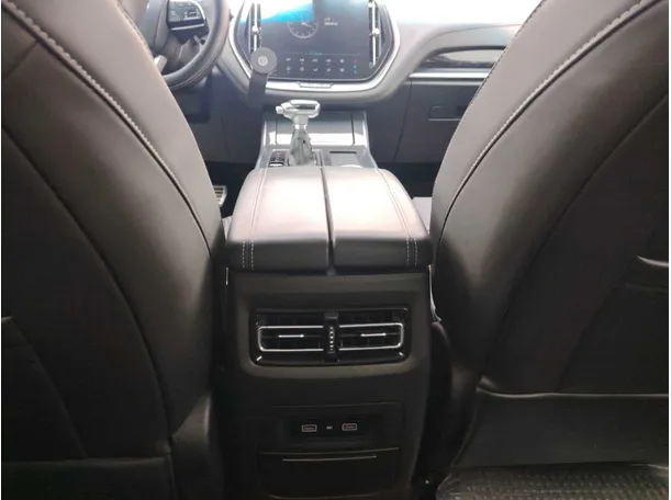 Car image 30