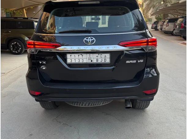 Car image 8