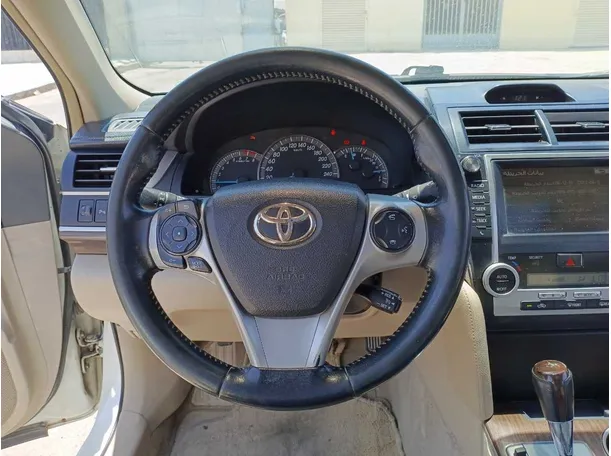 Car image 17