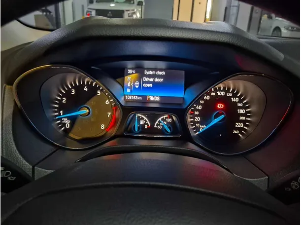 Car image 9