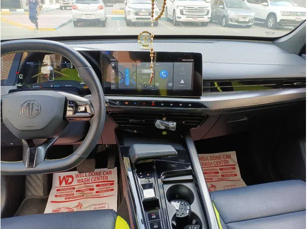 Car image 18