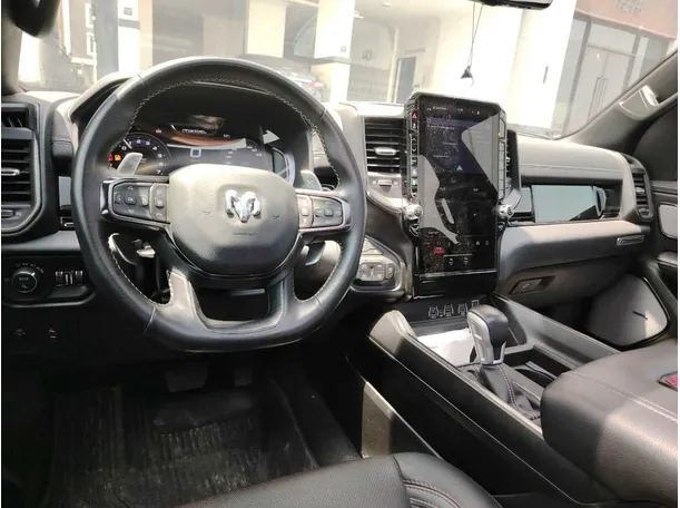 Car image 25