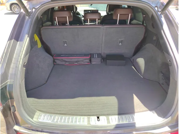 Car image 25