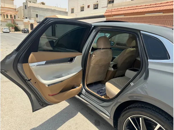Car image 13