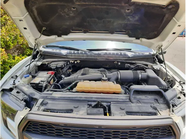 Car image 18