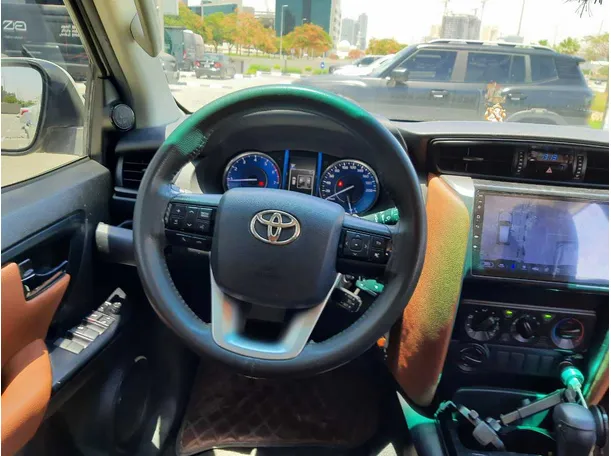 Car image 17