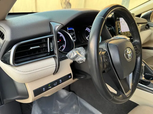 Car image 11