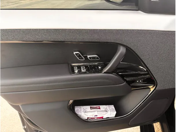 Car image 27