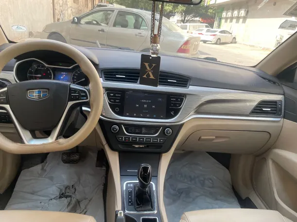 Car image 19