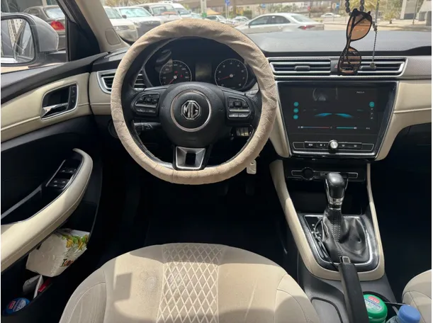 Car image 17