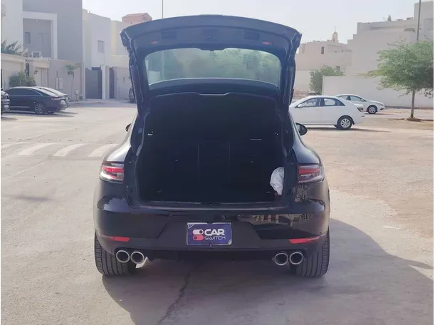 Car image 24