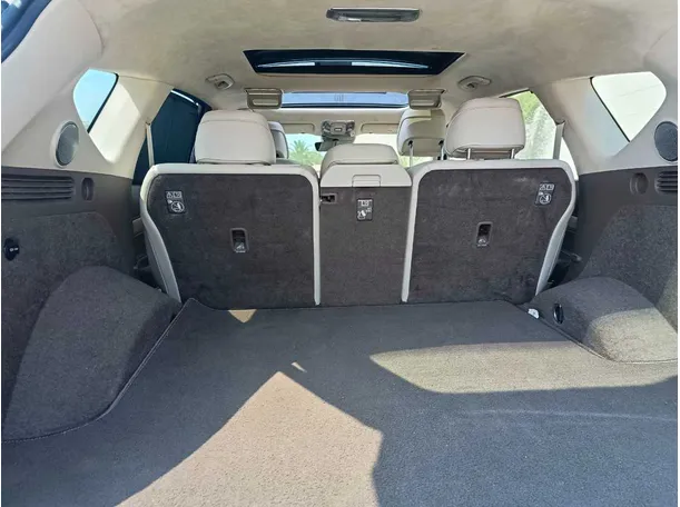 Car image 32