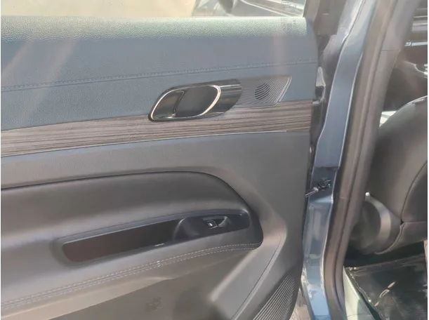 Car image 31