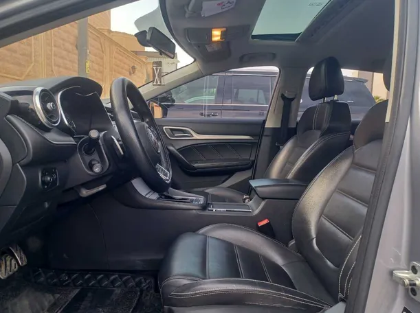 Car image 10