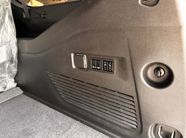 Car image 29