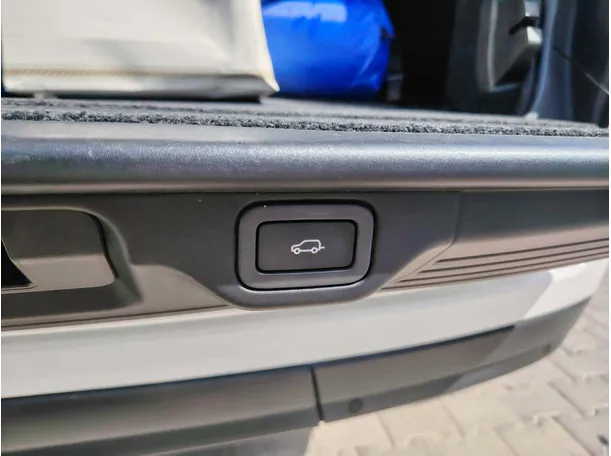 Car image 39