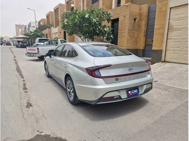 Car image 7