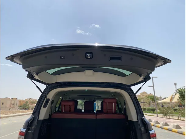 Car image 23