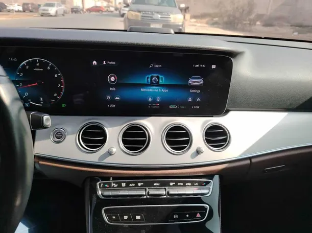 Car image 26