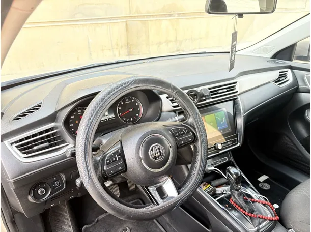 Car image 13