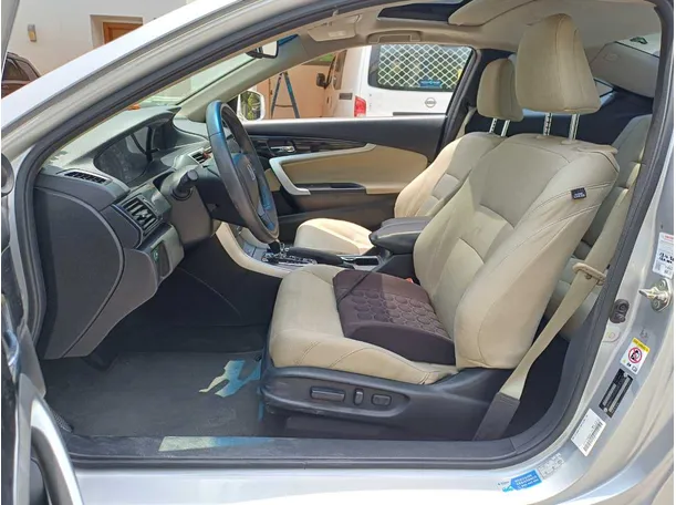 Car image 12
