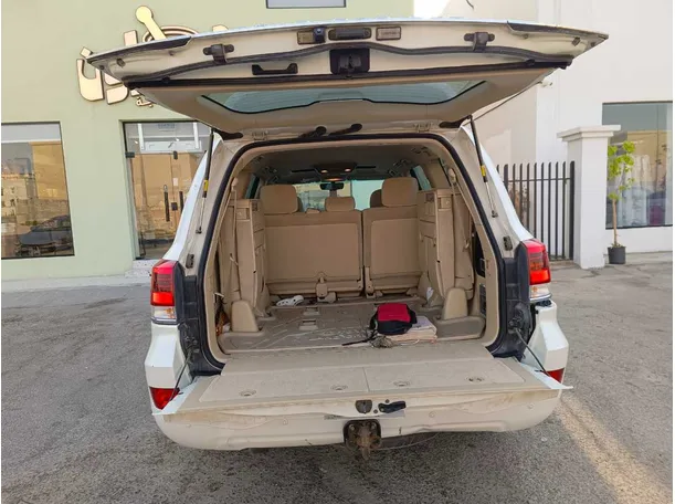 Car image 27