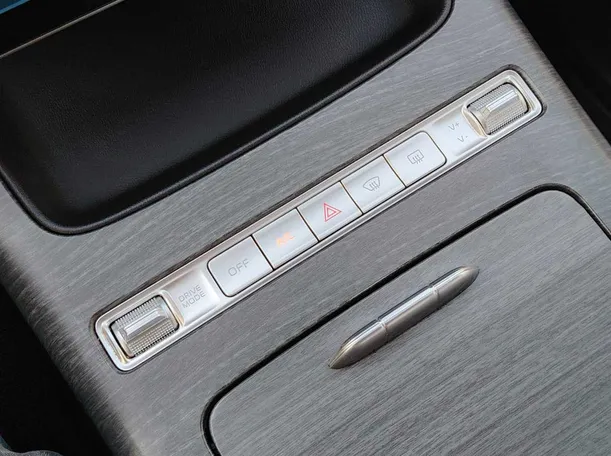 Car image 30