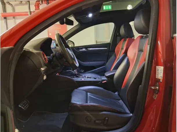 Car image 12