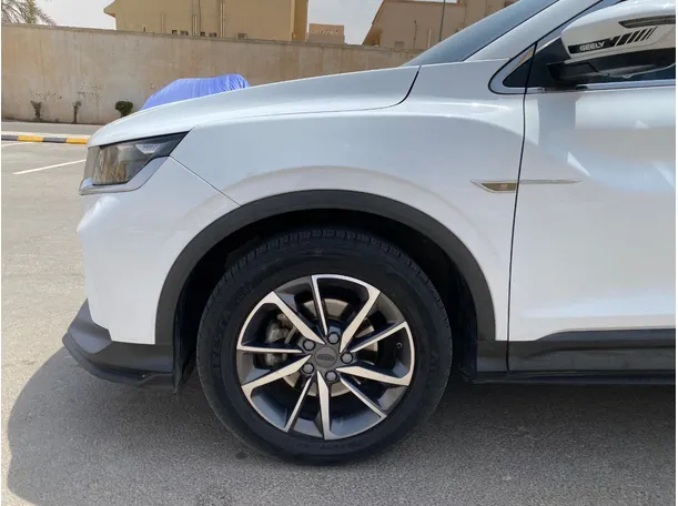 Car image 9