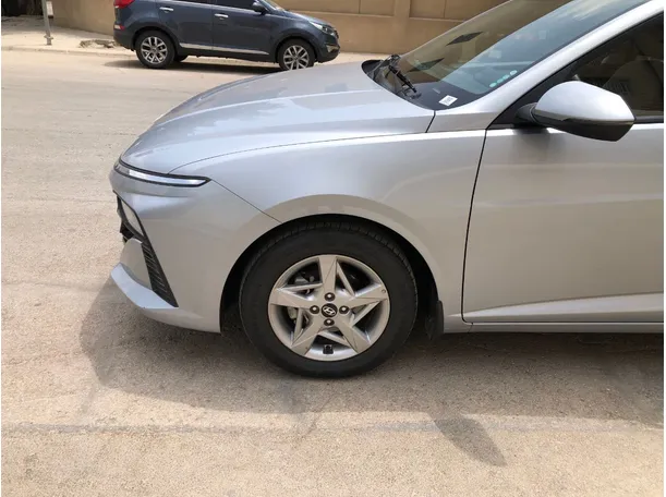 Car image 9