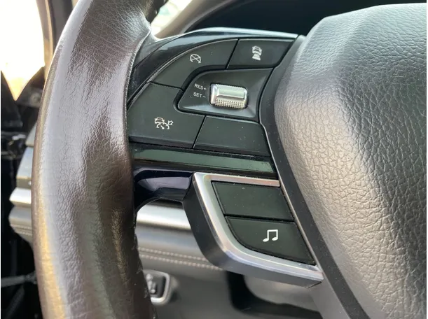 Car image 26