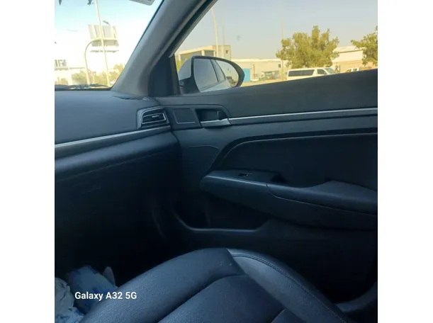 Car image 24
