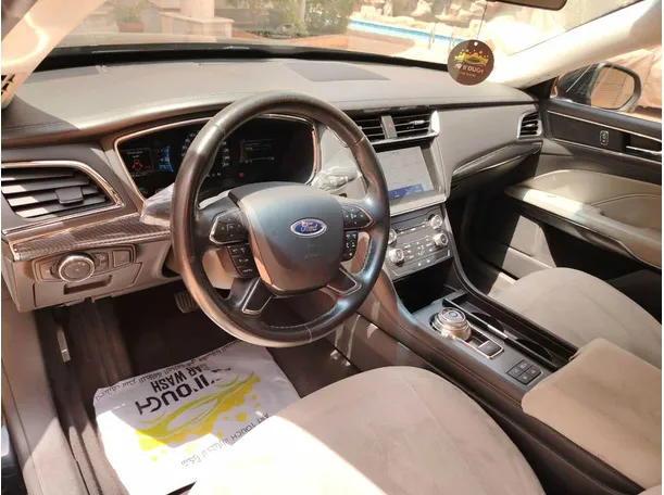 Car image 13