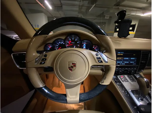 Car image 19