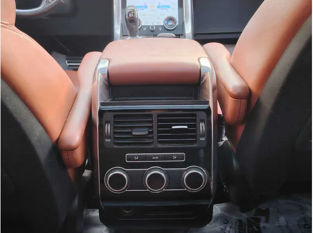 Car image 32