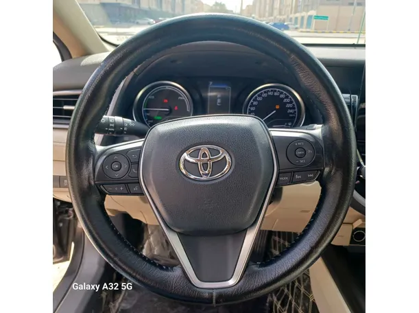 Car image 19