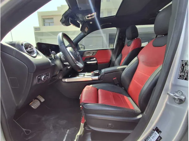 Car image 12
