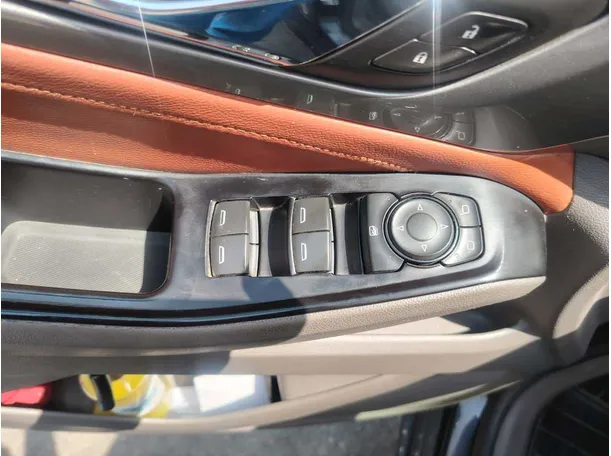 Car image 37