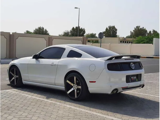 Car image 5